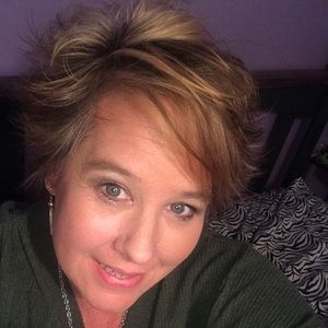 Meet your Posher, Connie